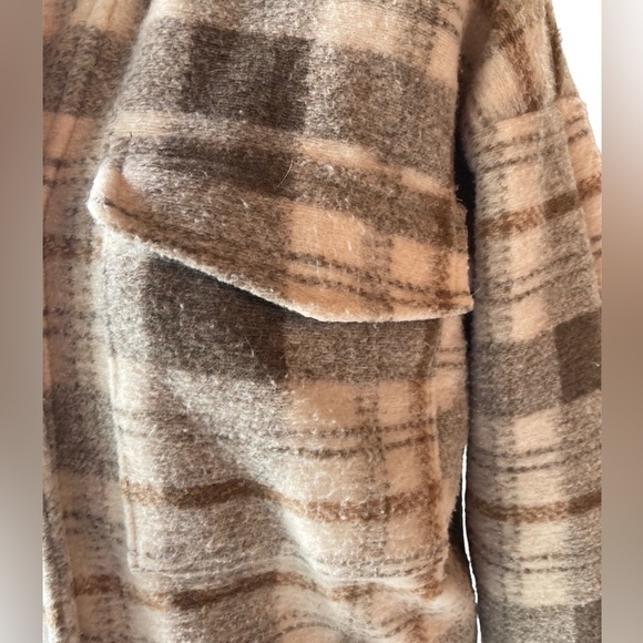 Universal Threads Shacket - Picture 4 of 7